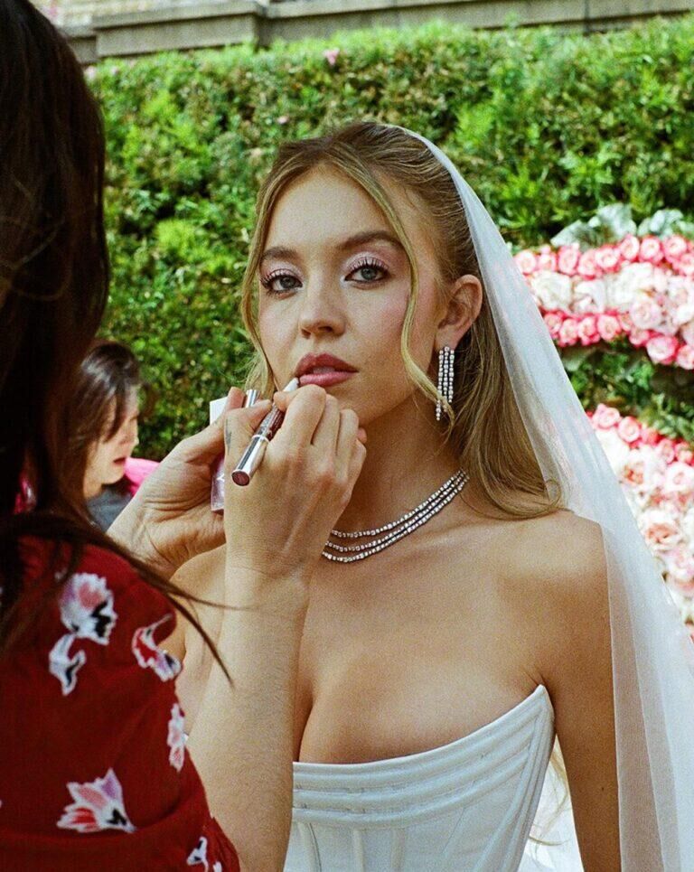 Sydney Sweeney porte une robe Jackson Wiederhoeft dans la saison 3 d'Euphoria. © HBO.