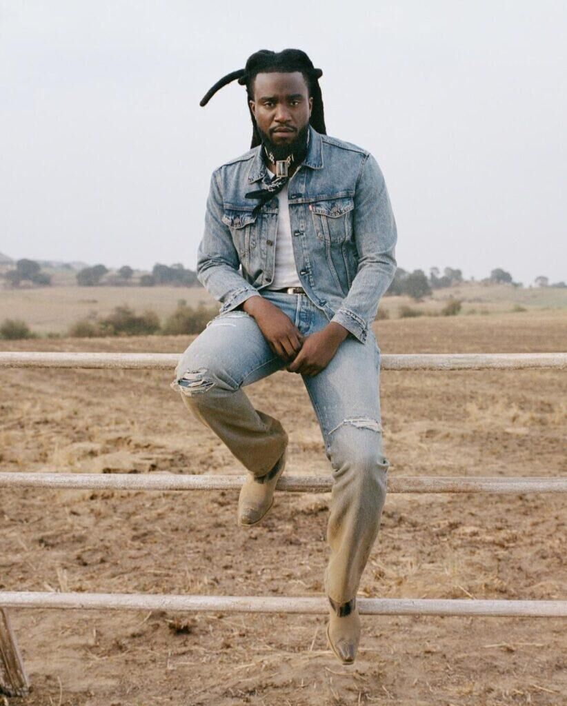 Shaboozey en jeans Levi's. © Levi's.