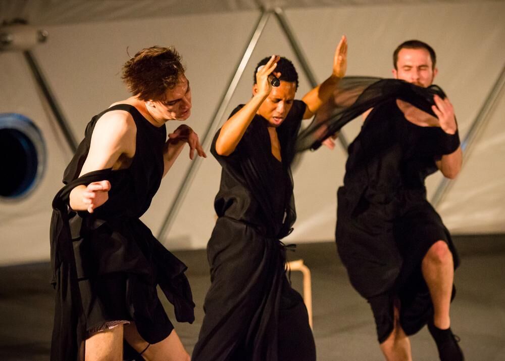 Twenty Looks or Paris is Burning at The Judson Church de Trajal Harrell au Palais de Tokyo pour le festival Plan D avec le Centre national de la danse