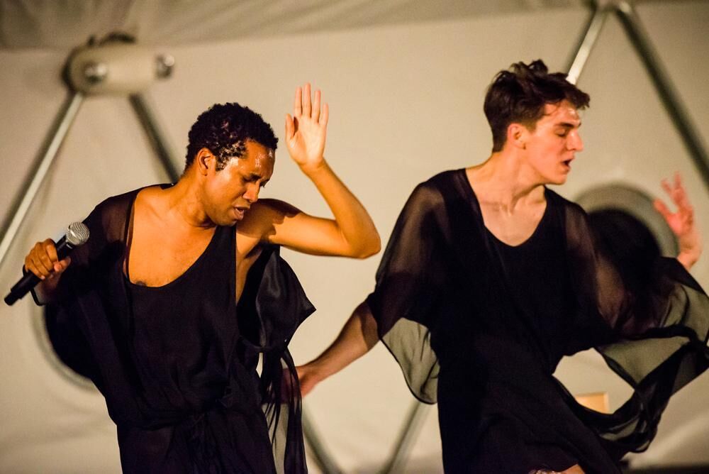 Twenty Looks or Paris is Burning at The Judson Church de Trajal Harrell" au Palais de Tokyo pour le festival Plan D avec le Centre national de la danse