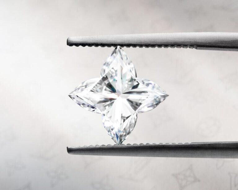 Fancy cut Louis Vuitton diamants fleur de monogram.