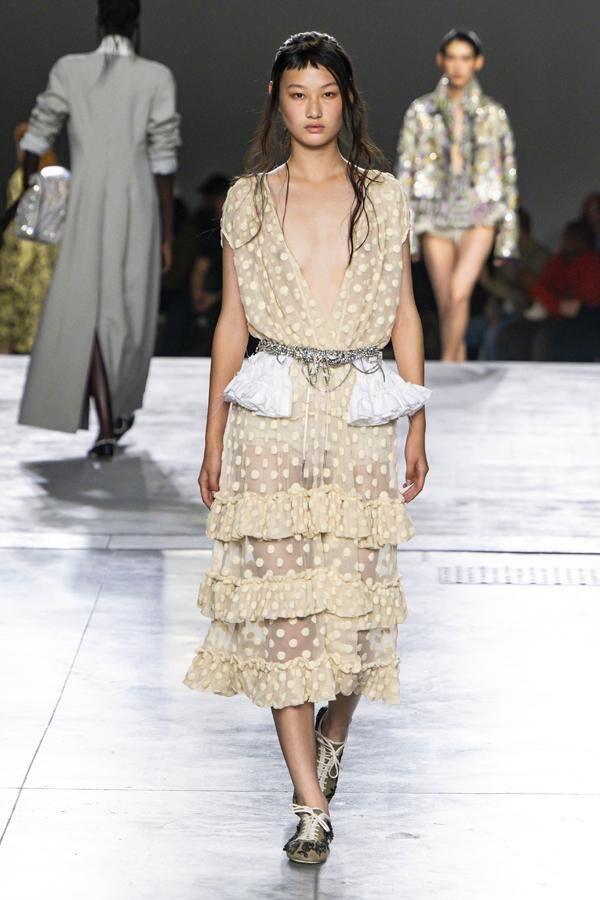 défilé dries van noten printemps-été 2026 robe transparente tendance