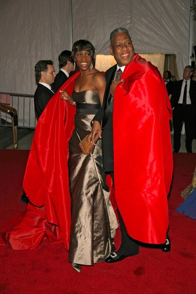 André Leon Talley en caftan rouge Chanel avec la joueuse de tennis Venus Williams au MET Gala en 2008.