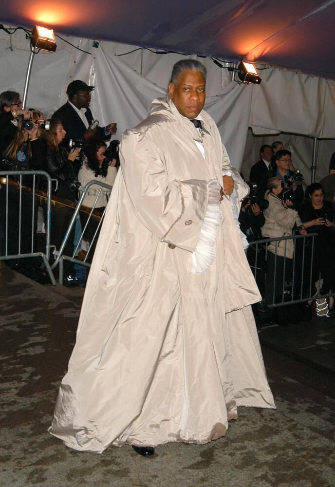 André Leon Talley en caftan beige Chanel au MET Gala en 2004.