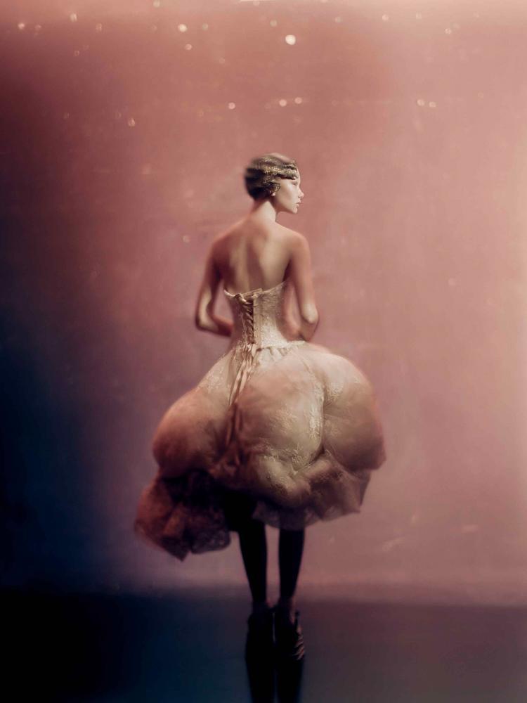 photographie de Paolo Roversi, Sara Grace, Paris (2018) exposée en Espagne