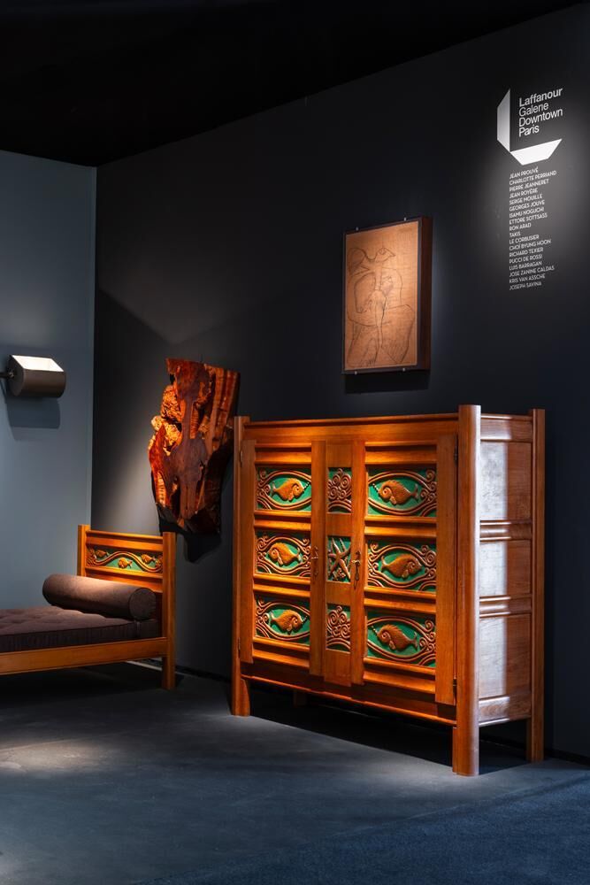 Le stand de la galerie Laffanour/Downtown à la foire de design PAD PAris 2026.