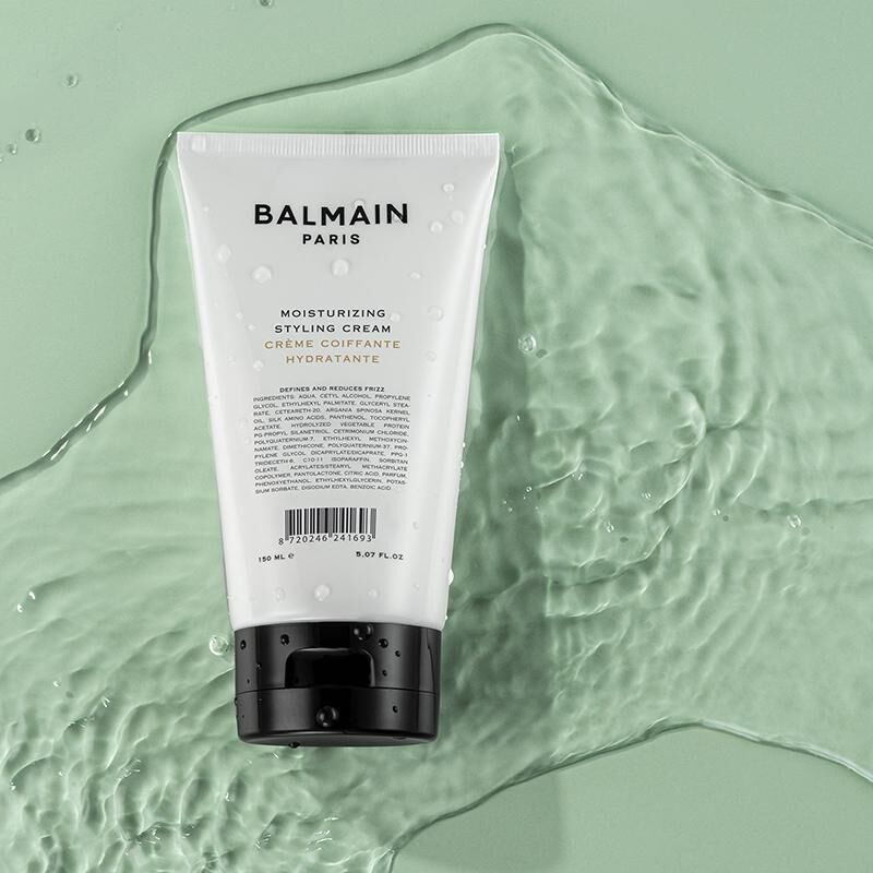 La Moisturizing Styling Cream de Balmain Hair pour son chignon plaqué