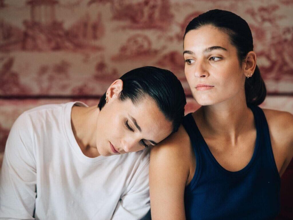 Jehnny Beth et Alma Jodorowsky dans la série "Split".