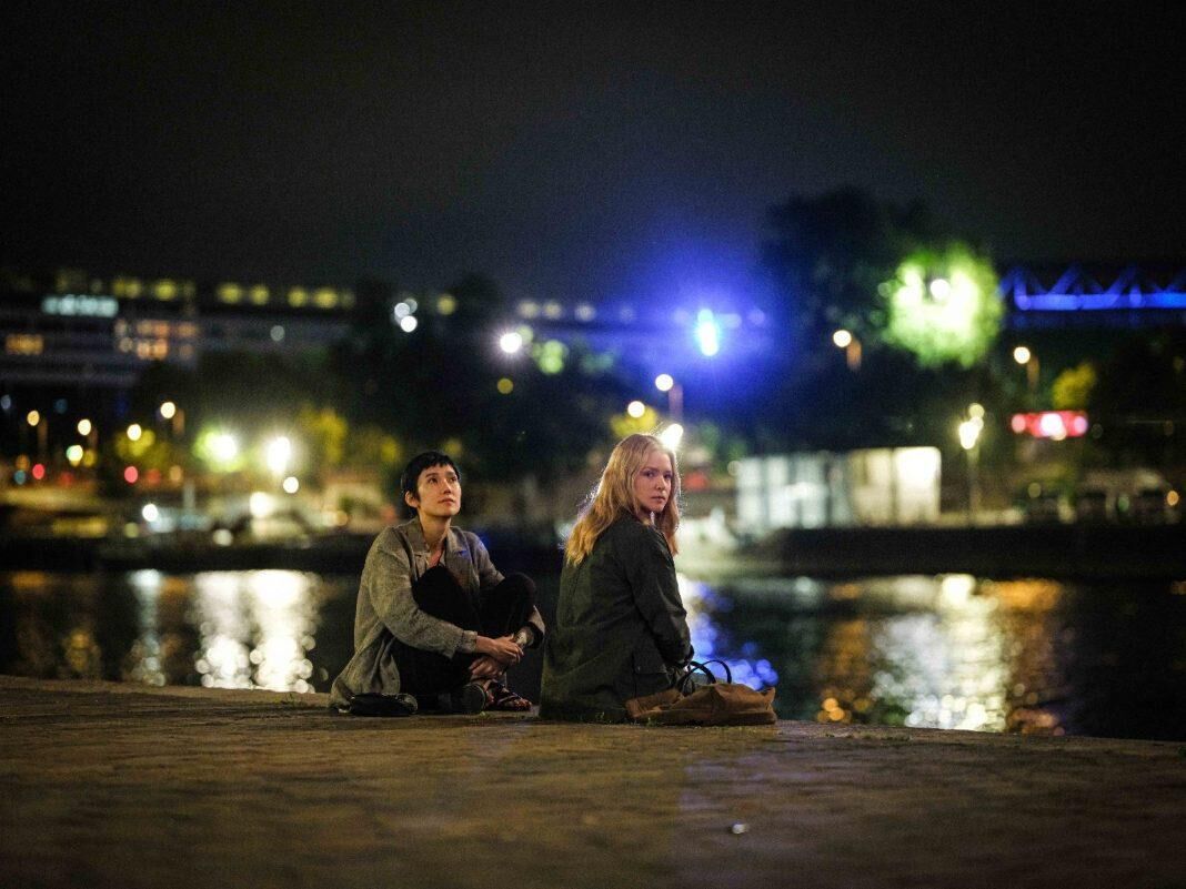 Les actrices Tao Okamoto et Virginie Efira dans Soudain (2026) de Ryusuke Hamaguchi.