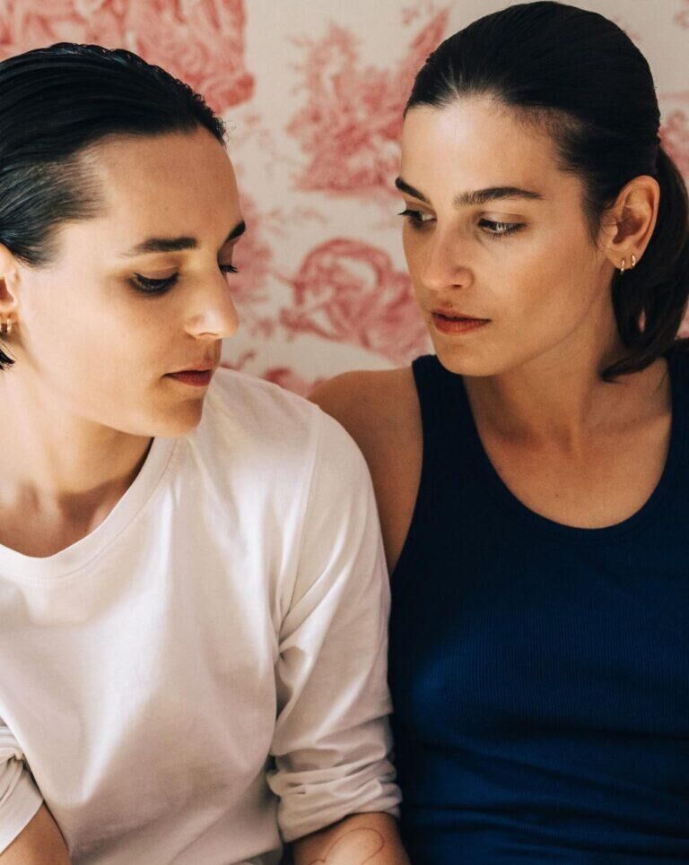 Alma Jodorowsky et Jehnny Beth dans la série Split d'Iris Brey.