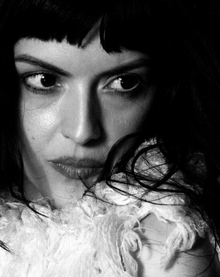 María Zardoya du groupe The Marías.
