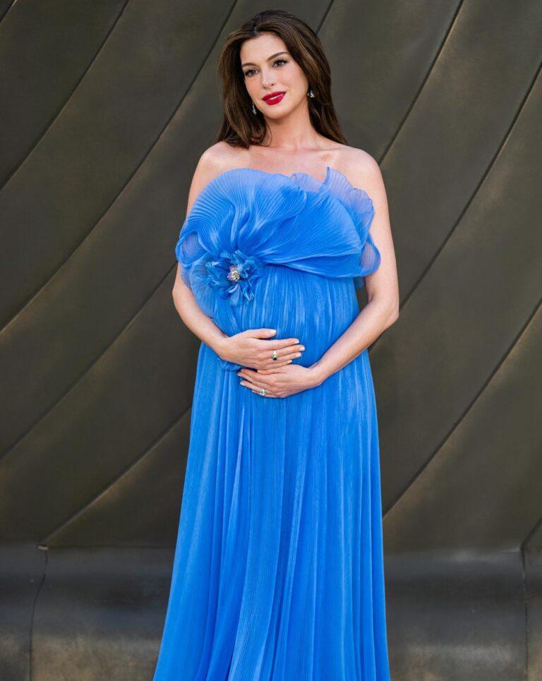 Anne Hathaway en Dior par Jonathan Aderson, le 6 juillet 2026 à Londres.