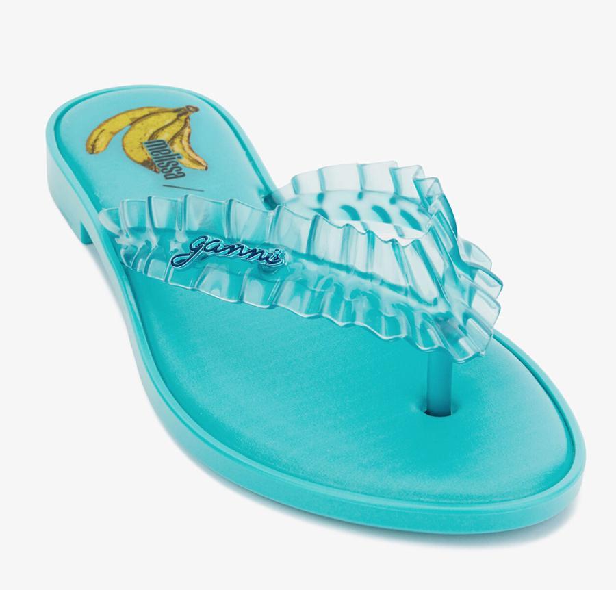 tongs en caoutchouc bleu ganni x melissa tendance printemps-ete 2026