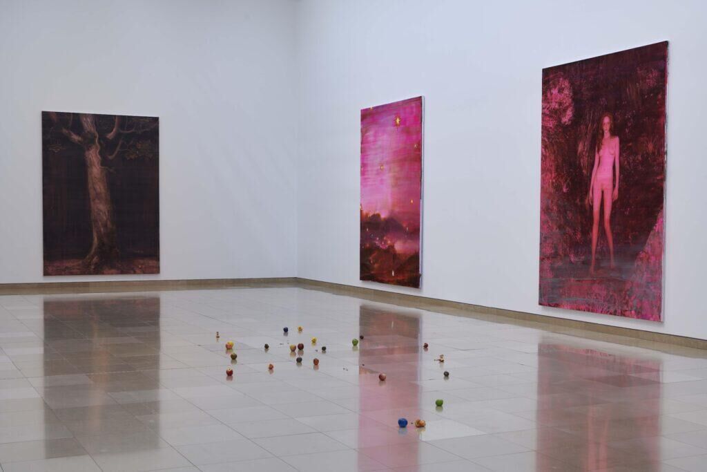Vue de l’exposition “Dissonances à géométries variables” d'Ida Tursic & Wilfried Mille au Carré d'art de Nîmes.