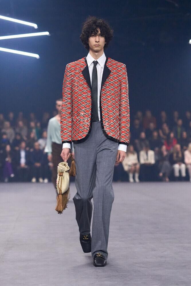 Le costume du défilé Valentino printemps-été 2026.