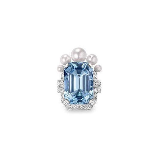 La broche Chaumet de Pio Marmaï Festival de Cannes 2026, ornée d'une aigue marine de 12,36 carats.