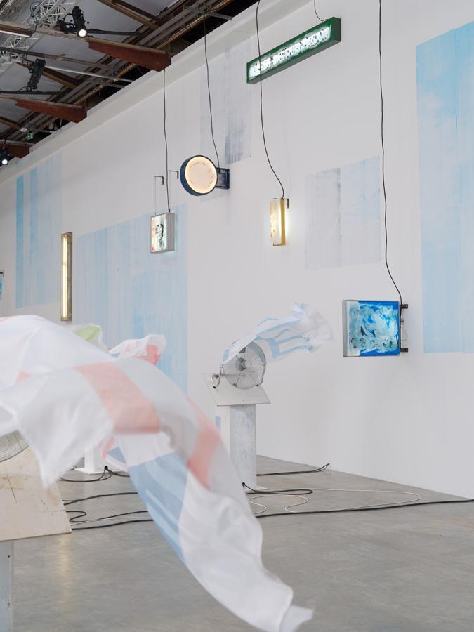Jesse Darling, vue de l’exposition “Les Ambassadeurs” au Palais de Tokyo (2026)