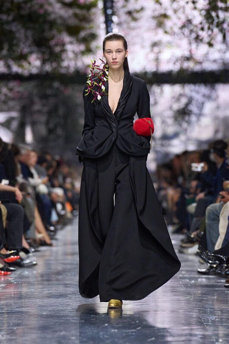 Le costume du défilé Dior haute couture printemps-été 2026.
