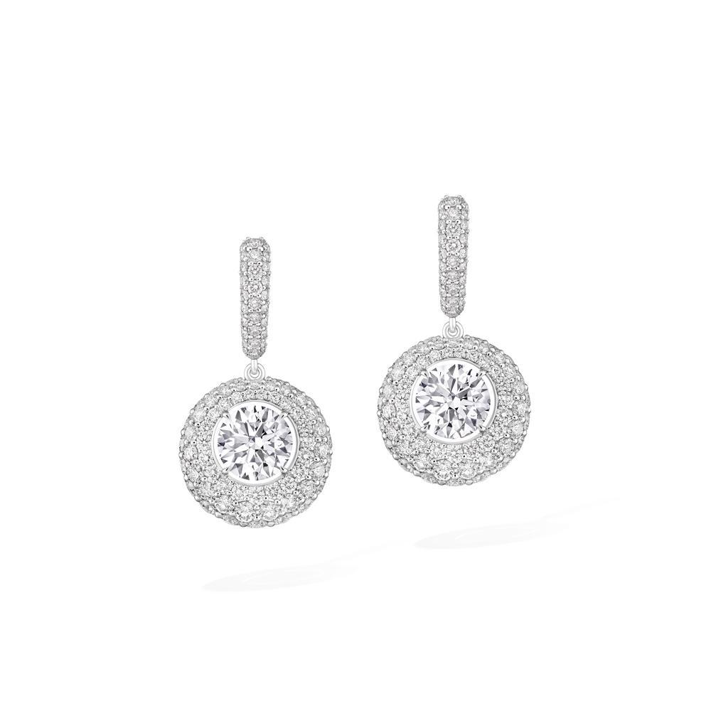 Les boucles d'oreille Magnetic High Messika haute joaillerie