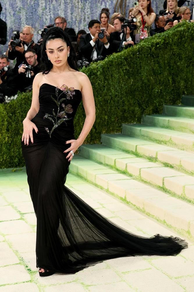 Charli Xcx en Saint laurent au met Gala 2026