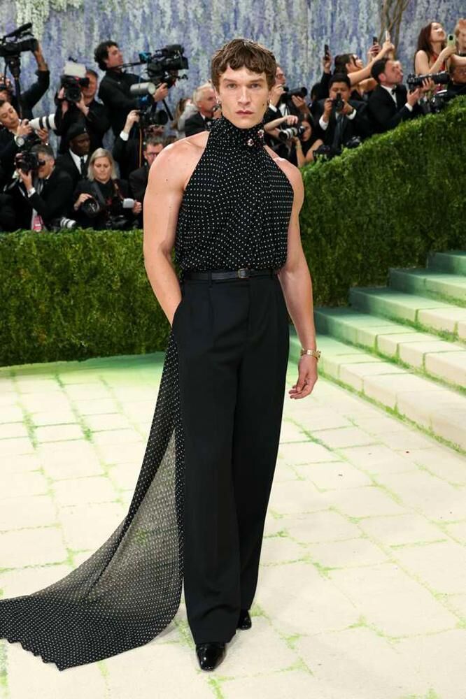 Connor Storrie en Saint Laurent.