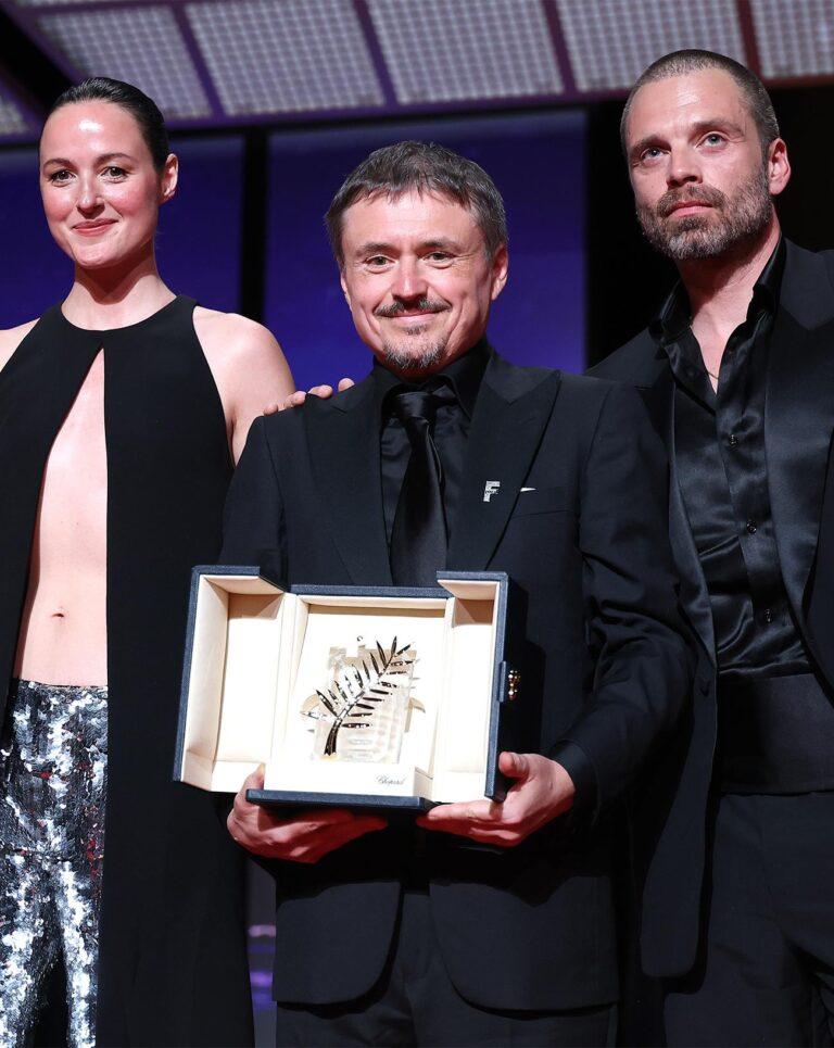 Tilda Swinton, Renate Reinsve et Cristian Mungiu (Palme d’or pour Fjord) et Sebastian Stan lors de la cérémonie de clôture du 79e Festival de Cannes, le 23 mai 2026. © Stéphane Cardinale – Corbis/Corbis via Getty Images.