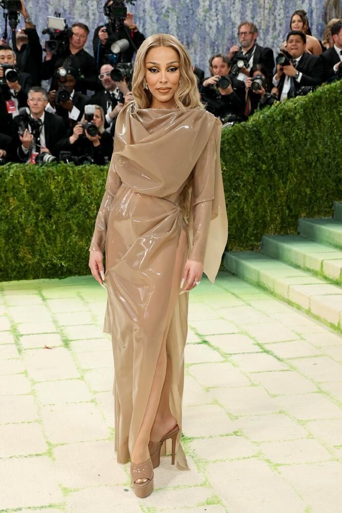 Doja Cat en Saint Laurent.