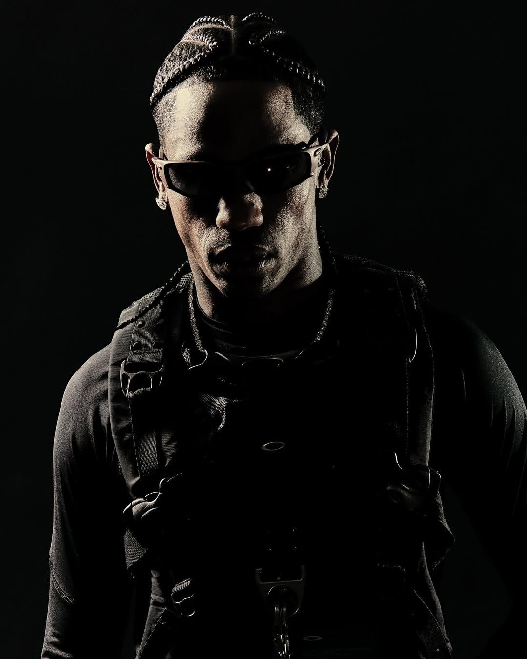 Lunettes de soleil Oakley Y2K sportswear avec Travis Scott