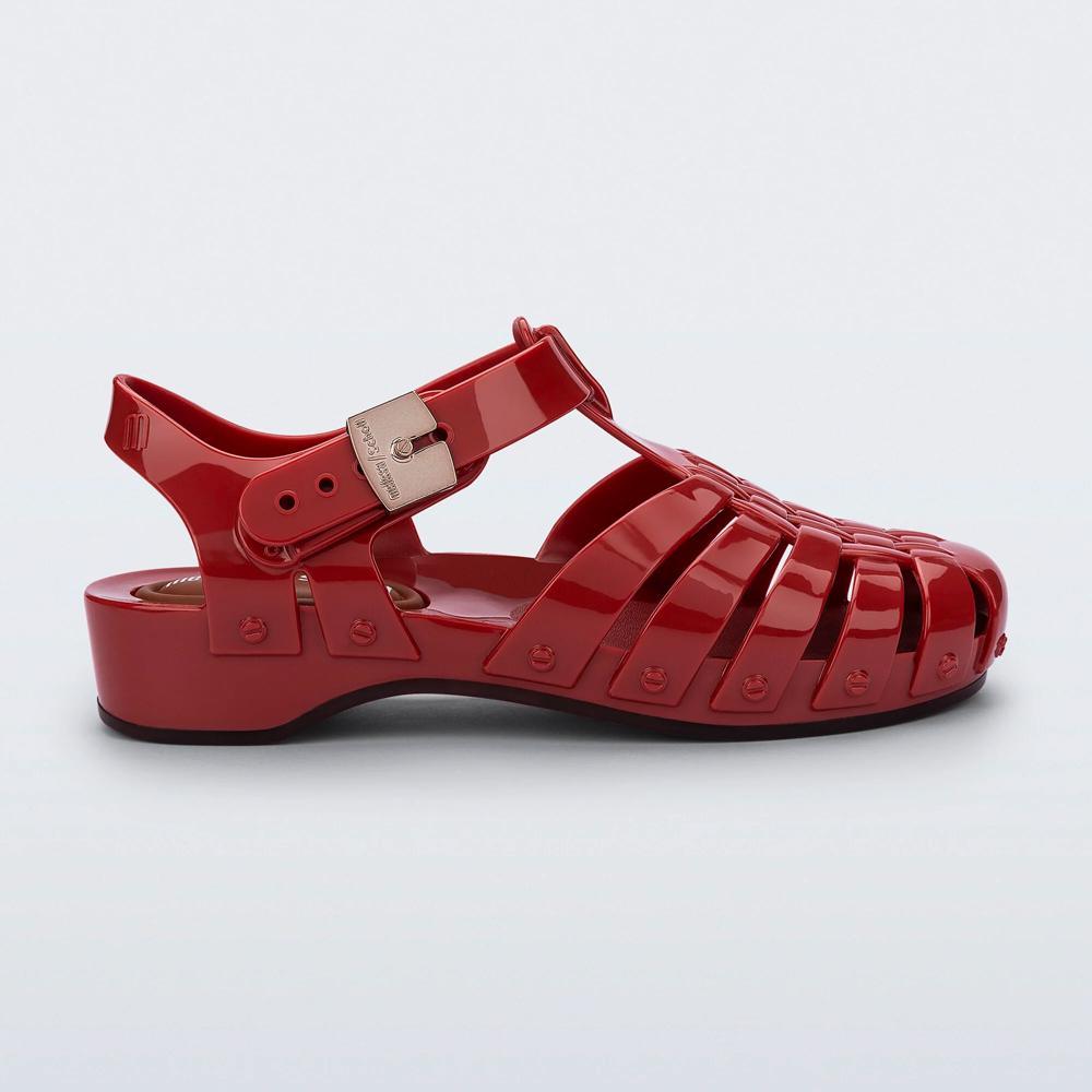 les jelly shoes rouges version méduses de la collaboration entre scholl et melissa