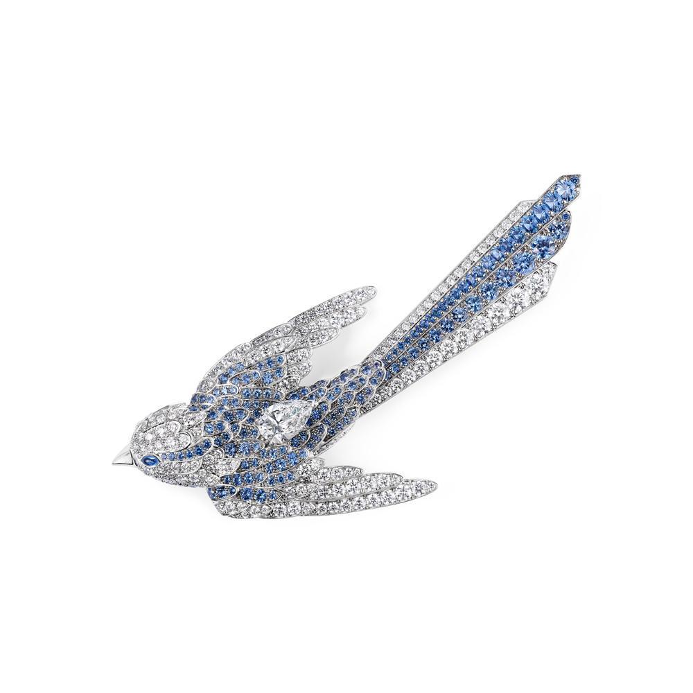 La broche Chaumet portée par Noah Schnapp, de la collection haute joaillerie Jewels by Nature de la maison