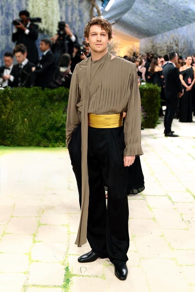 Joe Alwyn en Valentino.