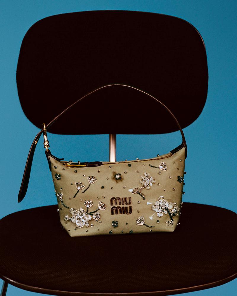 Le sac à main chino de la campagne Miu Miu Upcycled 2026.