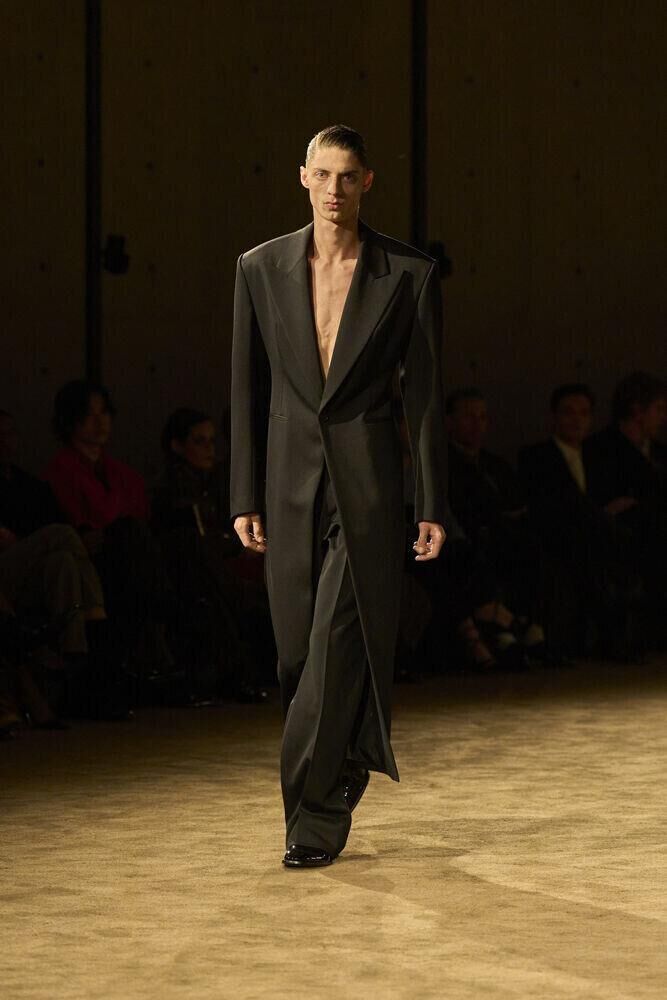 Le smocking du défilé Saint Laurent homme hiver 2026.