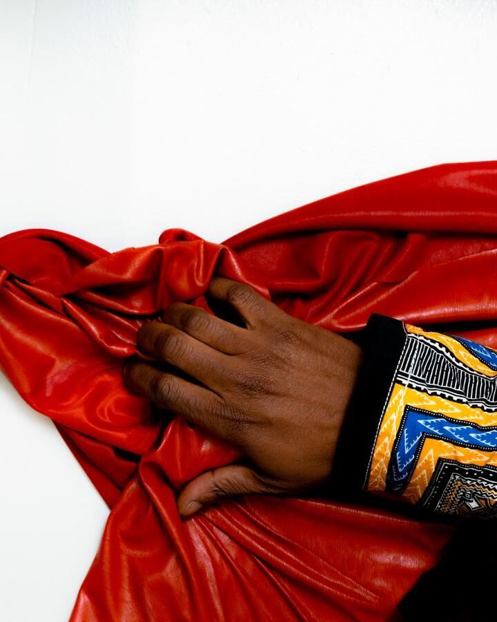 Sammy Baloji photographié par Delali Ayivi.