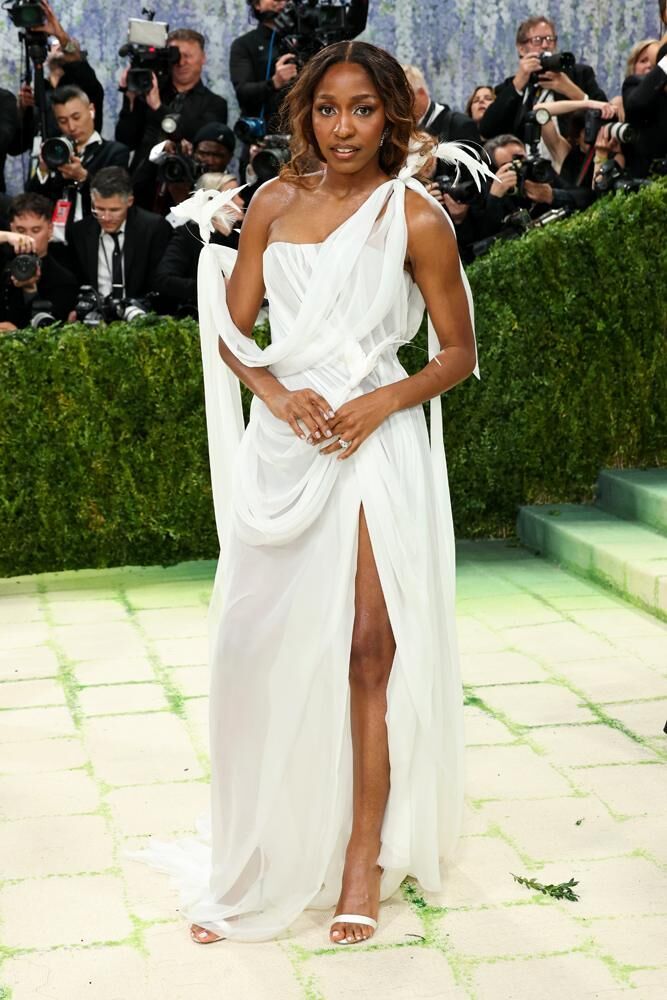 Ayo Edebiri en Chanel.