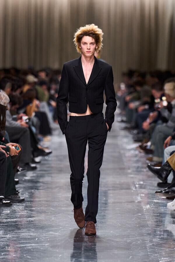 L'ensemble de costume du défilé Dior homme automne-hiver 2026-2027.