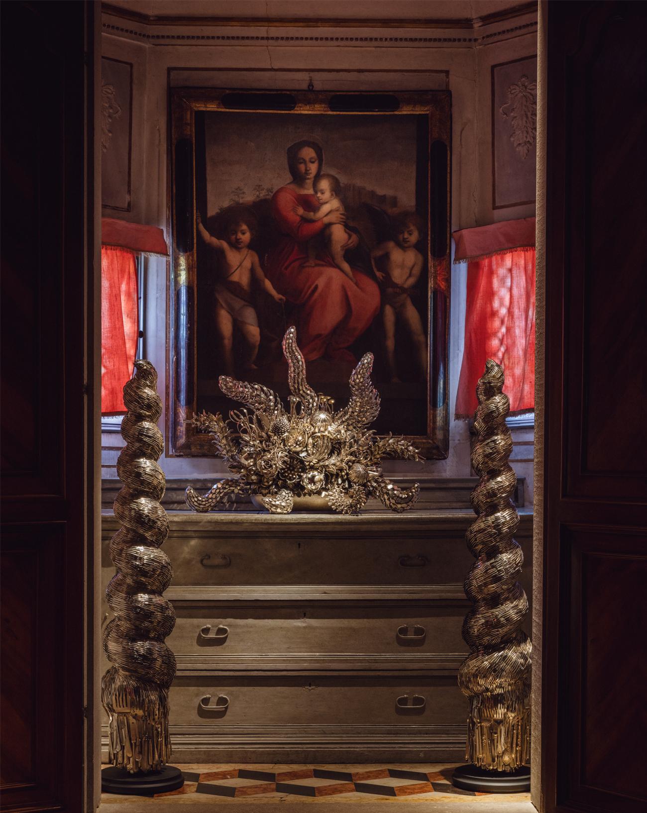 © Fondazione Dries Van Noten. Photo : Matteo de Mayda.