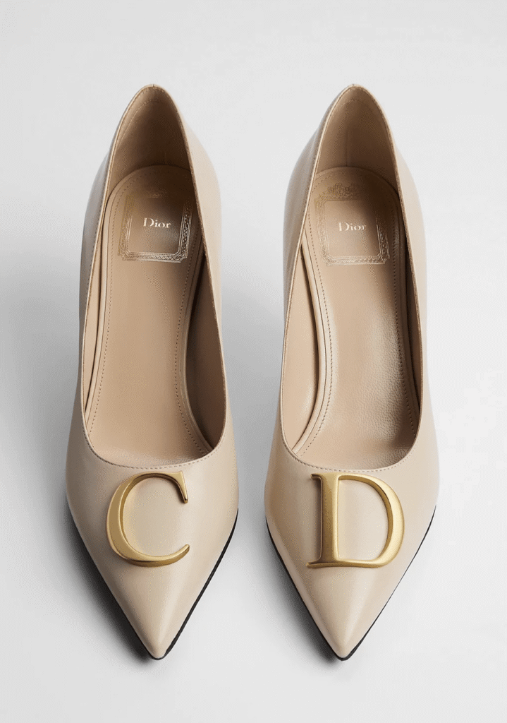 escarpins en cuir avec initiales CD en métal doré tendance printemps-ete 2026 dior