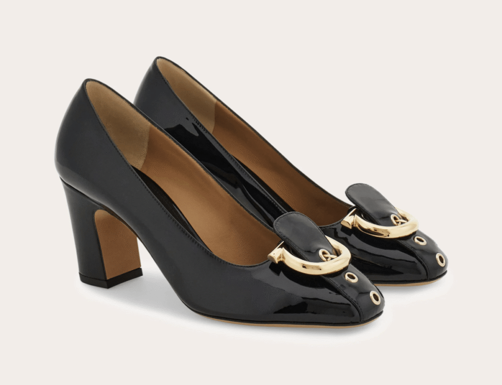 escarpins en cuir verni et ceintures tendance printemps-ete 2026 ferragamo
