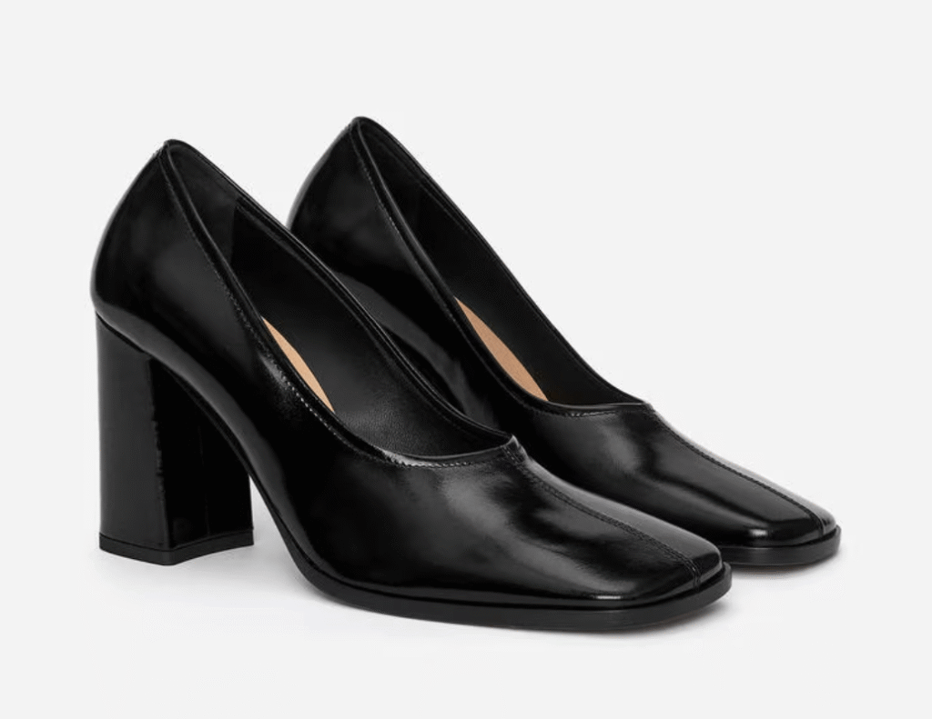 escarpins en cuir noir et bout carré tendance printemps-ete 2026 arket