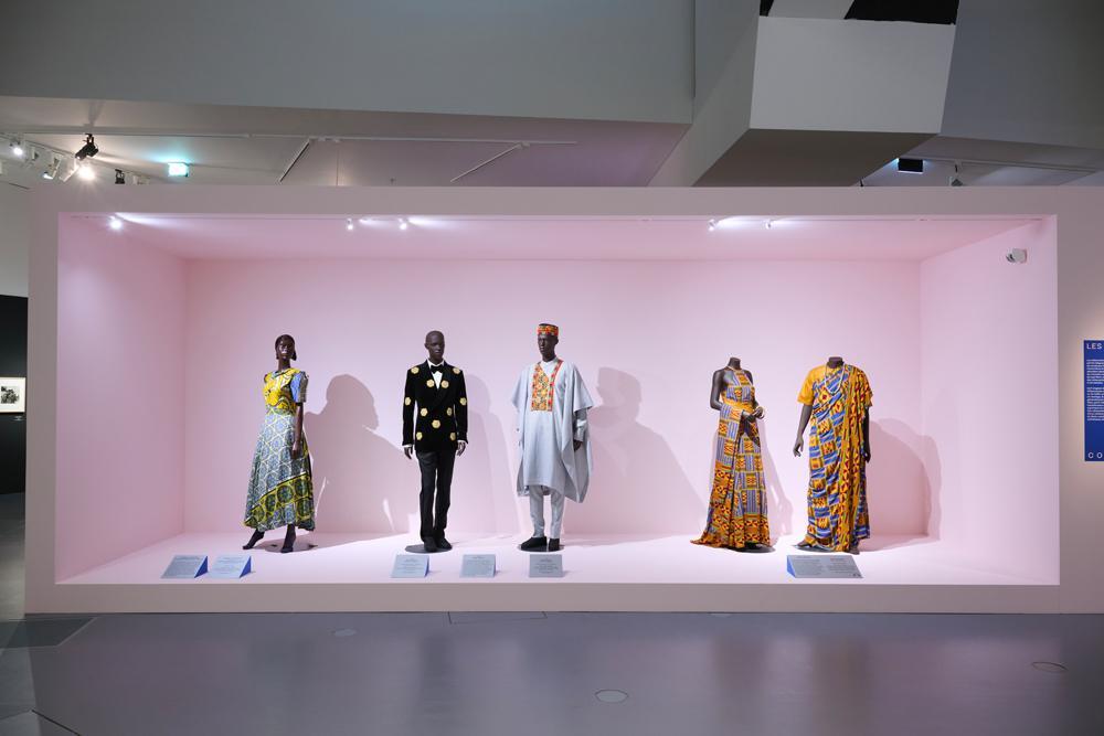 Vue de l’exposition “Africa Fashion”. © Musée du quai Branly - Jacques Chirac, photo Léo Delafontaine.