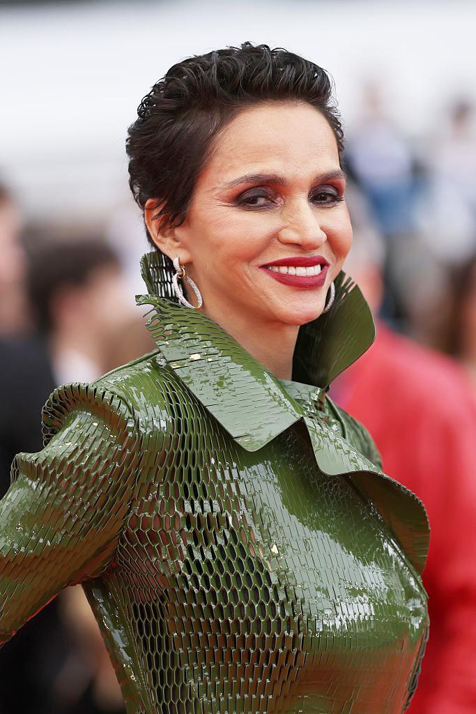 Farida Khelfa en Tom Ford par Haider Ackermann et Pomellato au Festival de Cannes 2026. © Stephane Cardinale - Corbis/Corbis via Getty Images.