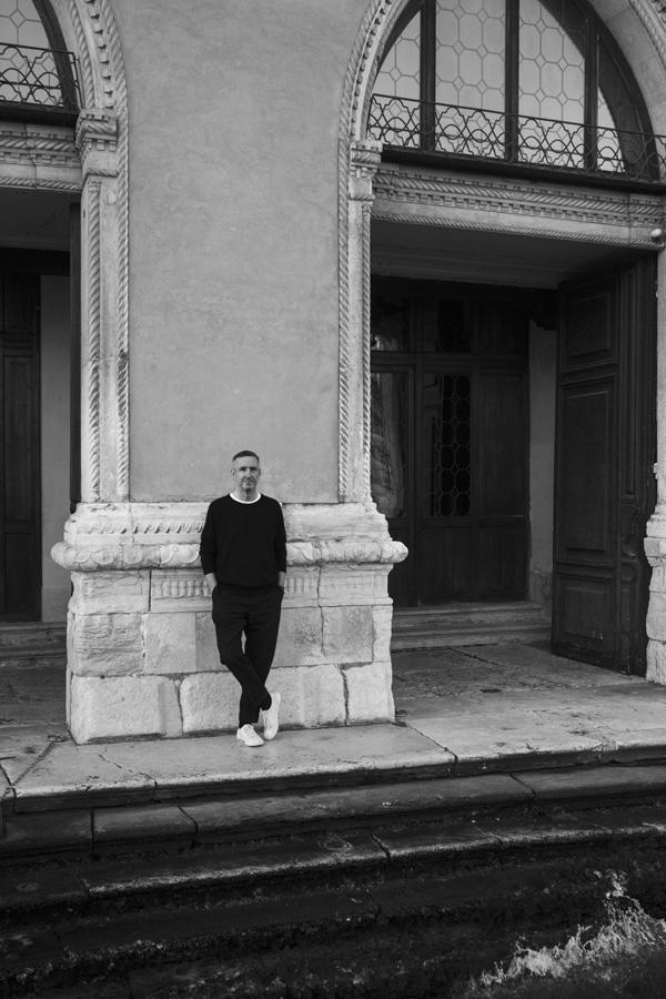 Portrait de Dries Van Noten par Camilla Glorioso