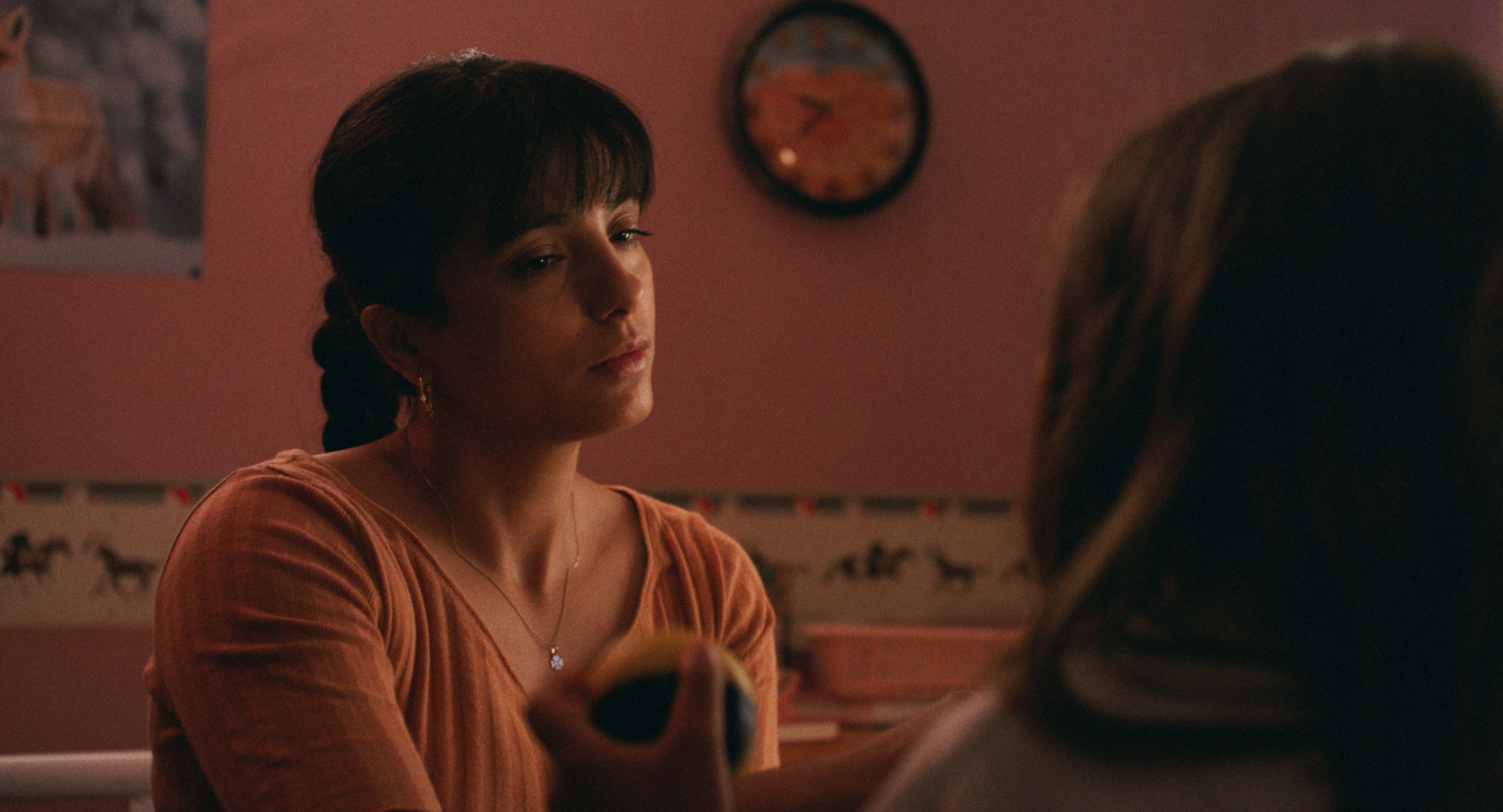Hafsia Herzi dans le film Quelques mots d'amour (2026).