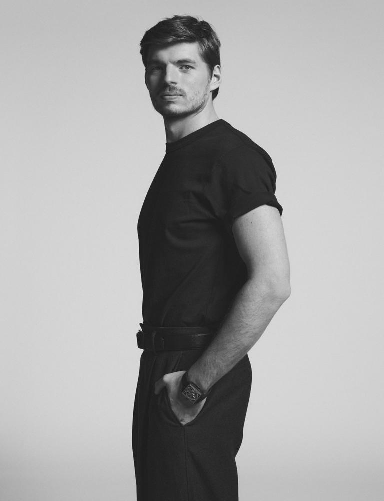 Portrait de Max Verstappen en Louis Vuitton et Tag Heuer