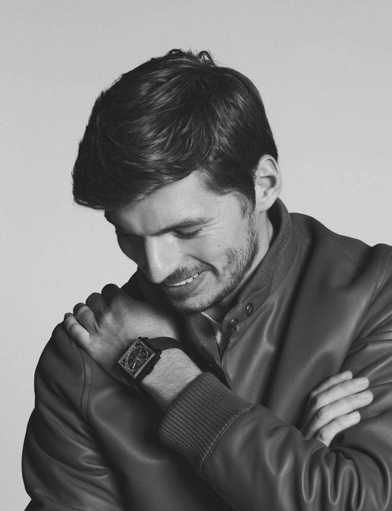 Portrait de Max Verstappen en Louis Vuitton et Tag Heuer