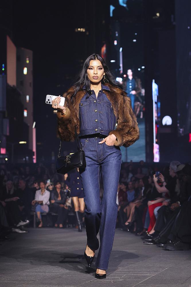 Le défilé Gucci Croisière 2027 à Times Square à New York