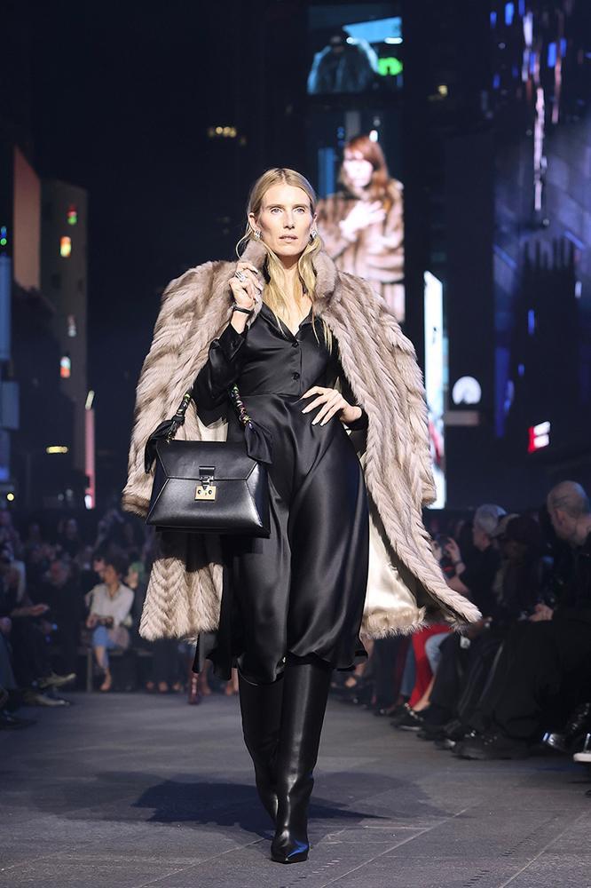 Le défilé Gucci Croisière 2027 à Times Square à New York