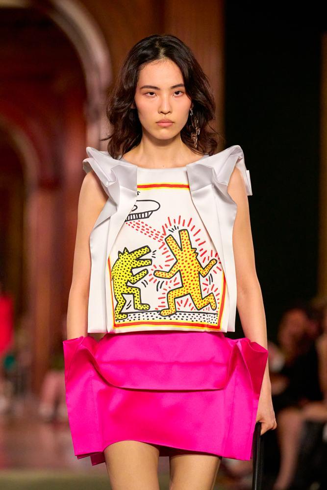 Les pièces en collaboration avec la fondation Keith Haring du défilé Louis Vuitton Croisière 2027 à la Frick Collection de New York