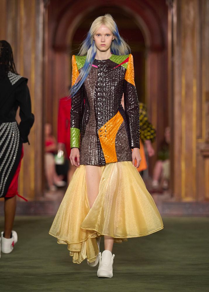 Le défilé Louis Vuitton Croisière 2027 à la Frick Collection de New York